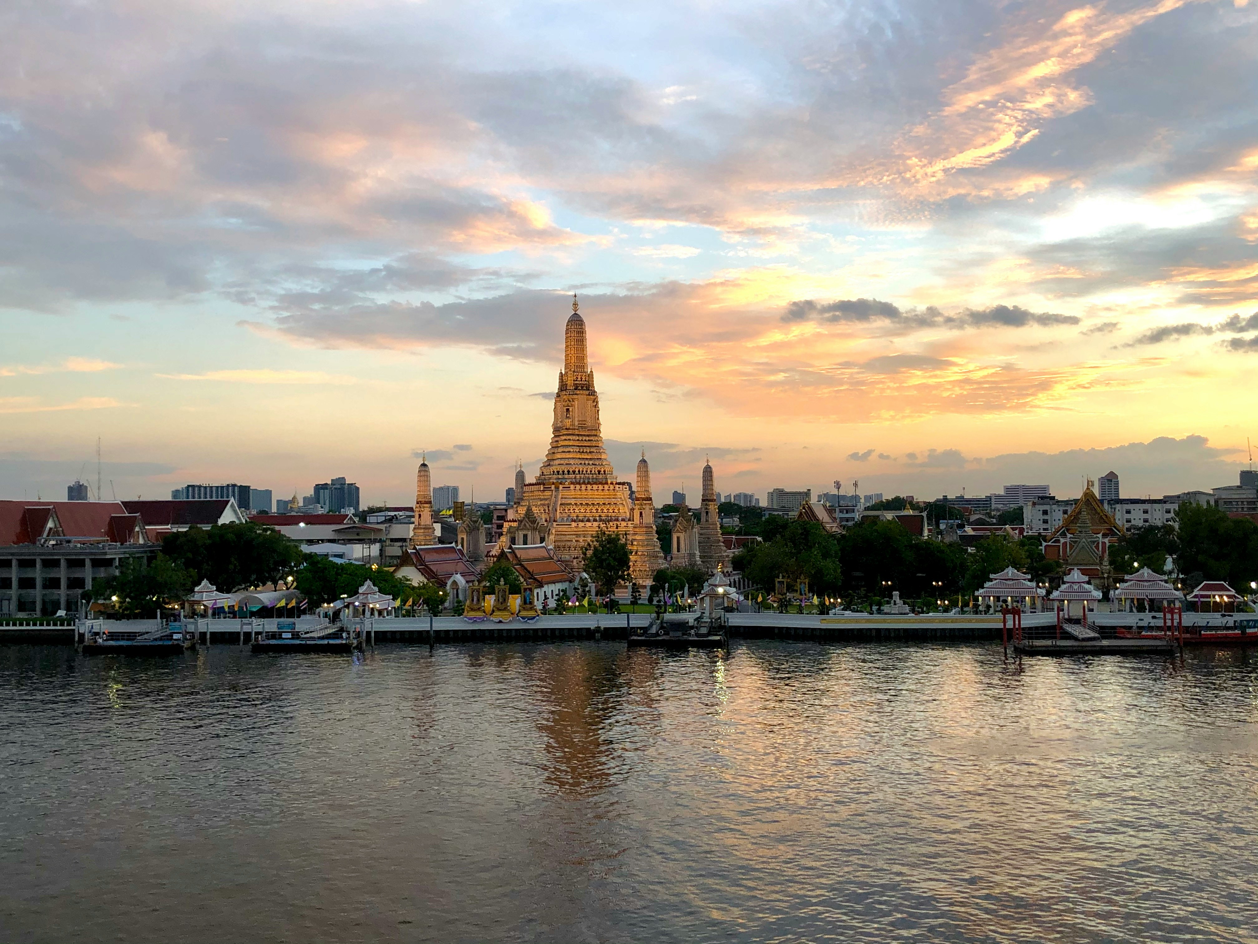 Sfeerafbeelding bangkok-fluss-thailand-wat